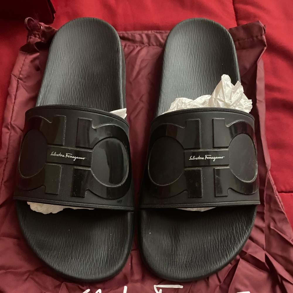 Salvatore Ferragamo Groove 2